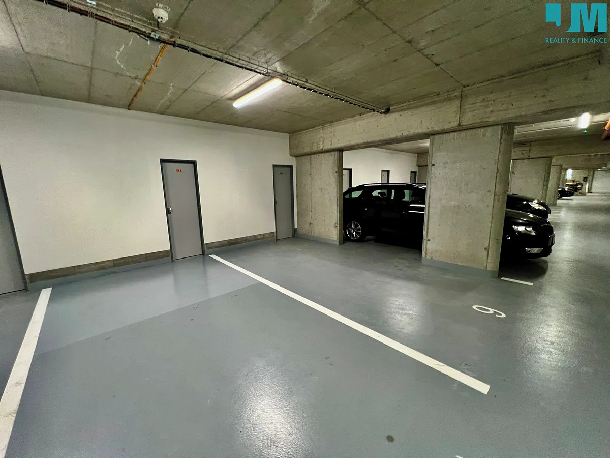 Pronájem garážového stání 20 m²